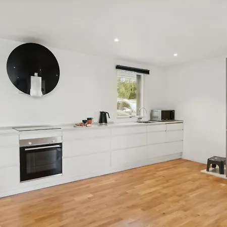 Дом отдыха 2 Bedroom In